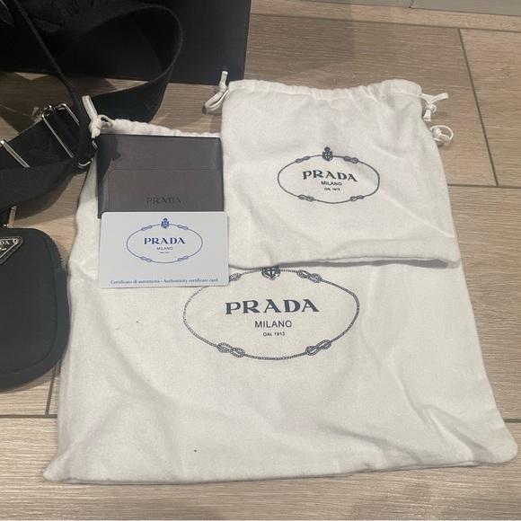 Black padded Re Edition 2005 crossbody bag - Picture 2 of 5